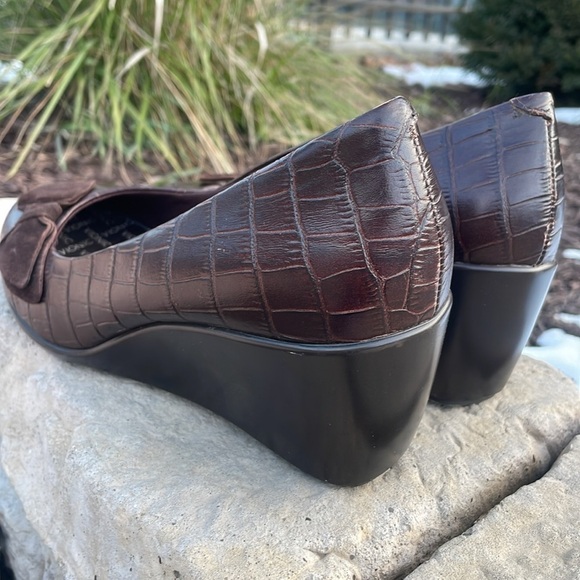 Vionic Lena Brown Crocodile Wedge Size 8.5 - Picture 7 of 11